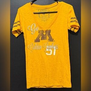 🏜️J. America MN Golden Gophers Fan T-shirt